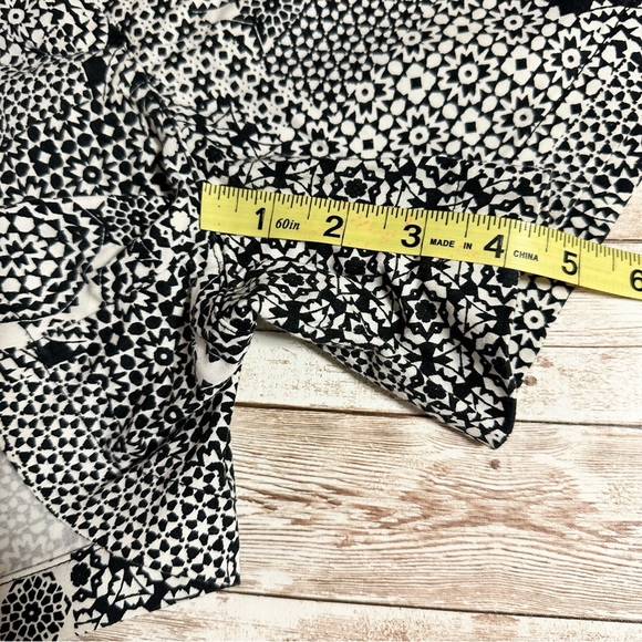 Artisan NY Black & White Floral Abstract Cotton Shorts Size 6 - Picture 5 of 7